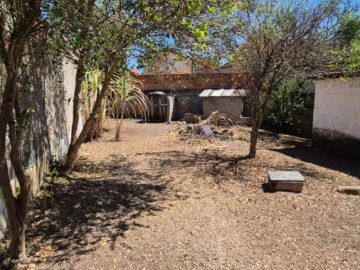 TERRENO INTEIRO + CASA ANTIGA NO BAIRRO DA CRUZ EM LORENA-SP