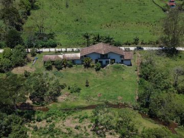 Chcara com bela casa no ribeiro grande em Pindamonhangaba