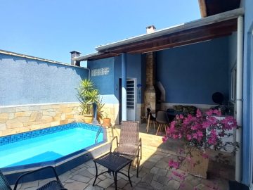 Casa ampla com 3 dormitrios na Nova Lorena