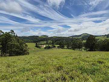 Ch�caras sem benfeitorias e bela topografia perto de Cunha