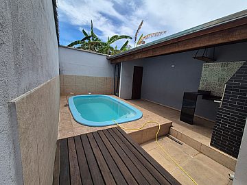 Casa com 3 dormit�rios e com piscina-Vila Nunes-Lorena -SP